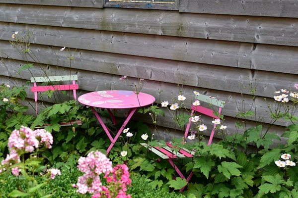 Comment choisir des meubles de jardin pour un espace extérieur étroit?